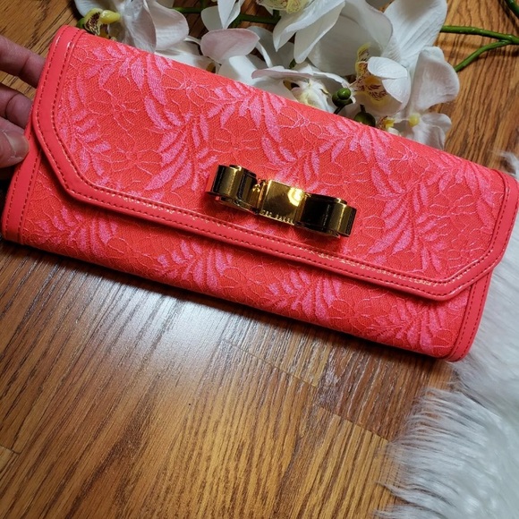 Ted Baker London Handbags - Ted Baker Laicia pink Envelope Clutch